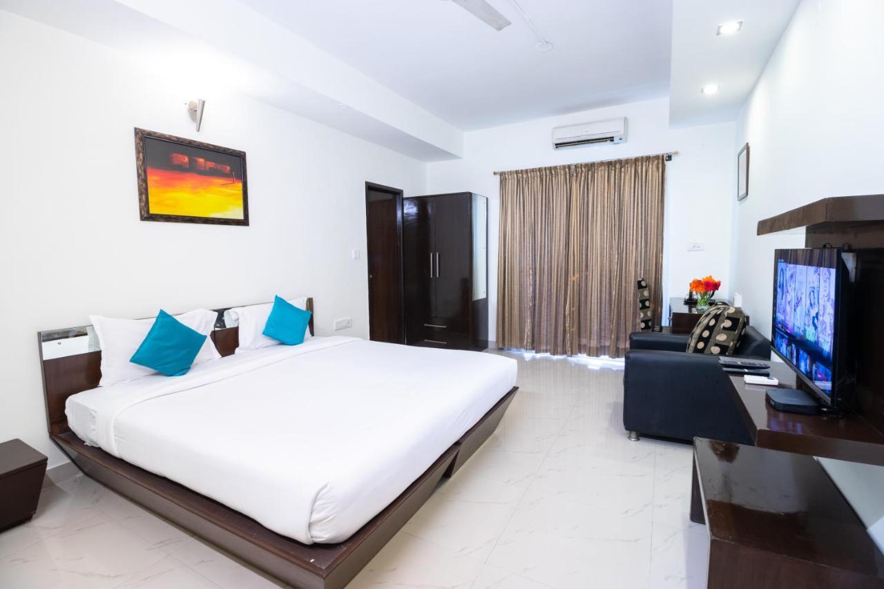 Sanctum Suites Domlur Bangalore Room photo