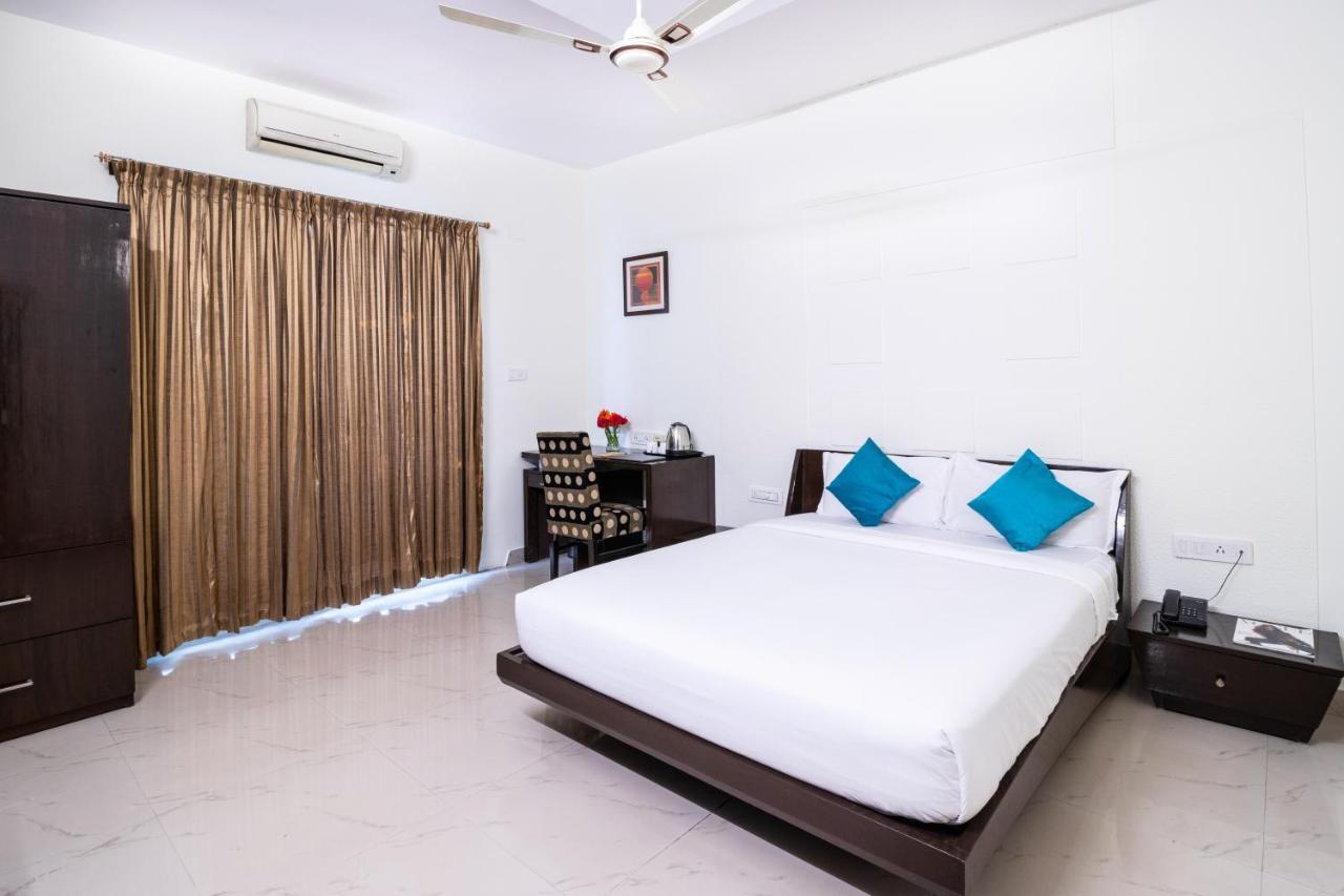 Sanctum Suites Domlur Bangalore Room photo